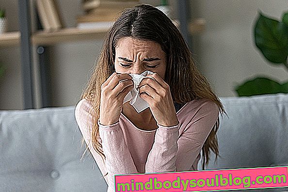 Symptômes d'allergie à la poussière, causes et mesures à prendre