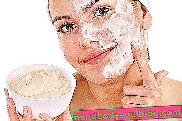 Apa yang perlu dilakukan untuk melembapkan kulit kering pada badan dan wajah