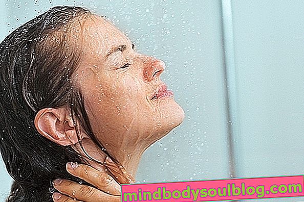 体や顔の乾燥肌に潤いを与えるために何をすべきか
