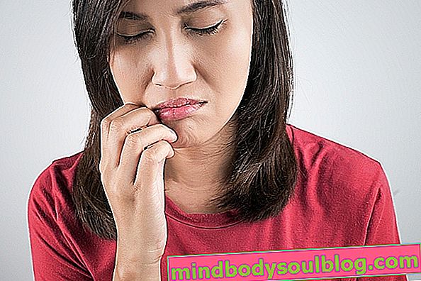 Qu'est-ce que le syndrome de la bouche brûlante, les causes possibles, les symptômes et le traitement