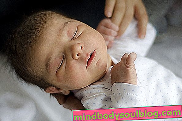 Какво може да бъде неспокойният сън на бебето и какво да правя