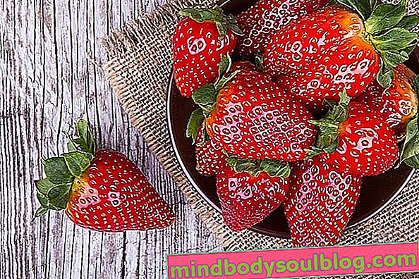 6 bienfaits pour la santé de la fraise (avec des recettes saines)