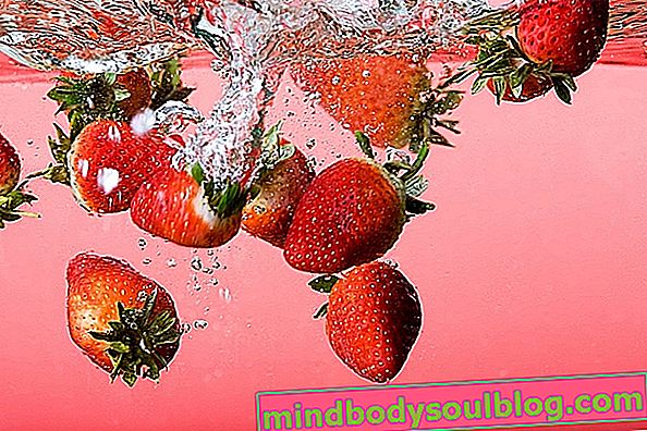 6 gesundheitliche Vorteile von Erdbeeren (mit gesunden Rezepten)