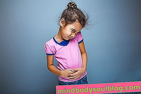 酸尿症：それが何であるか、症状、伝染および治療