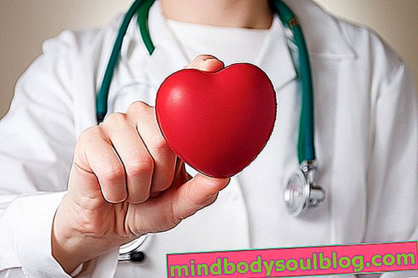 Penyakit jantung berat: apa itu, gejala utama dan bagaimana pengobatan dilakukan