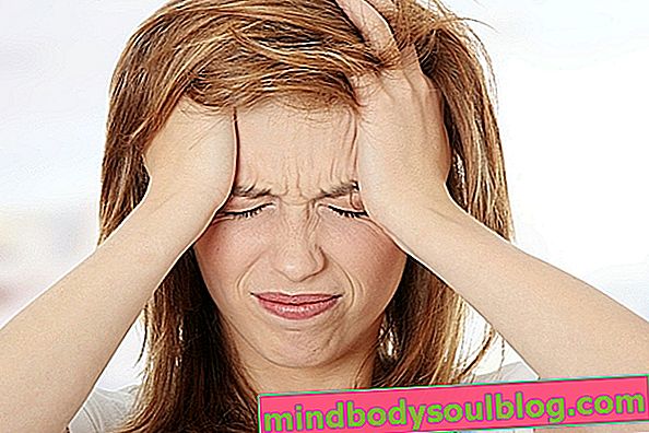 頭痛と月経前の症状