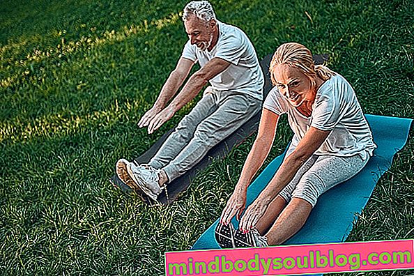 Latihan peregangan untuk lansia lakukan di rumah