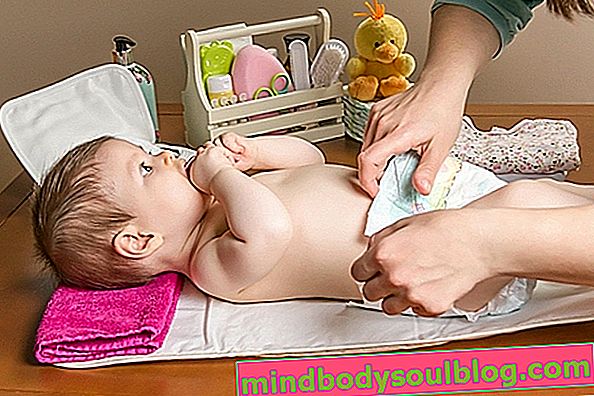 Bagaimana cara mengganti popok bayi