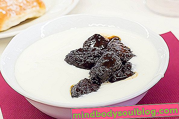Joghurt mit schwarzer Pflaume
