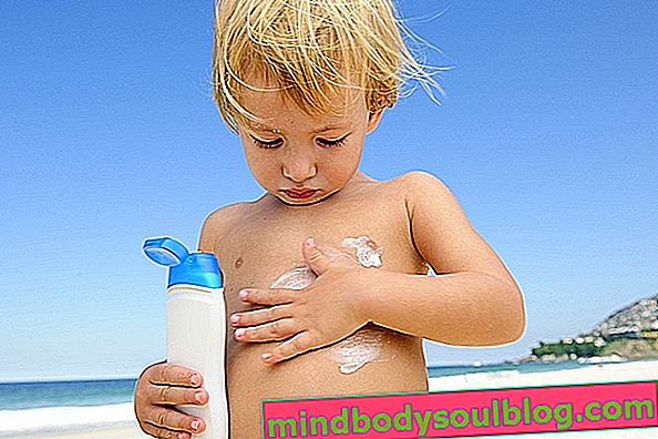Как да изберем най-добрия слънцезащитен крем за бебета и деца