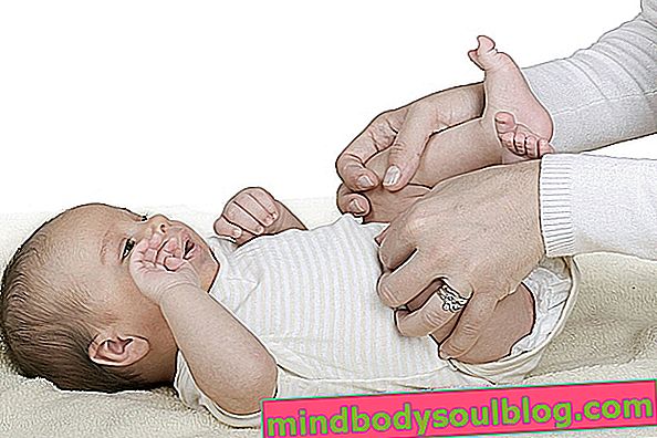 9 cara untuk meredakan kolik pada bayi Anda