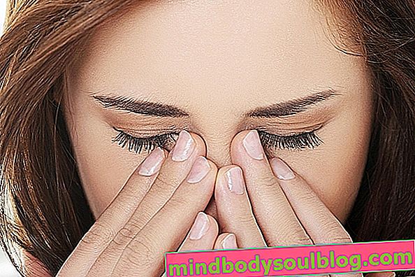 鼻出血の8つの原因と治療方法