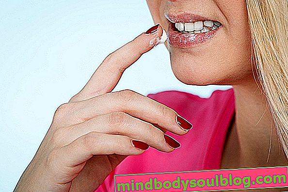 อาการปากแห้ง (xerostomia): 7 สาเหตุและสิ่งที่ต้องทำ